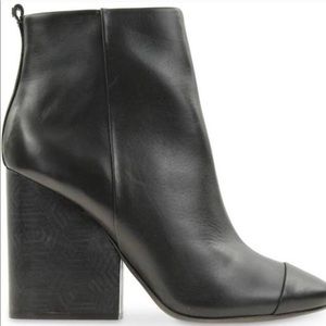 TORY BURCH GROVE LEATHER BOOTIE Brand new sz 5.5